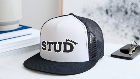 STUD Trucker Hat - white/black